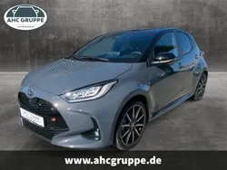 Grau Neu 2025 Toyota Yaris Hybrid Sport Kleinwagen | 35.990 € (Teuer)