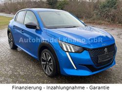Blau Gebraucht 2021 Peugeot e-208 GT Kleinwagen | 14.990 € (Fairer Preis)