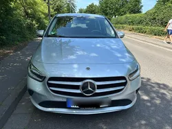 Silber Gebraucht 2021 Mercedes B180 Van / Kleinbus | 17.000 €