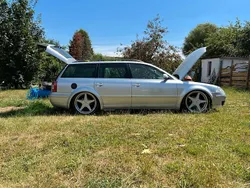 Silber Gebraucht 2003 VW Passat Kombi | 6.500 €