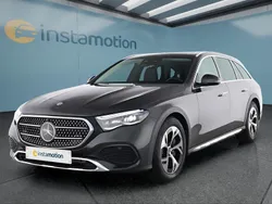 Grau Gebraucht 2024 Mercedes E450 Kombi | 71.299 €