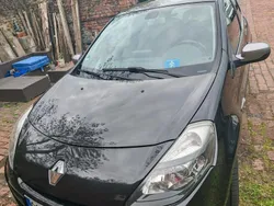 Schwarz Gebraucht 2010 Renault Clio II Kleinwagen | 3.400 €
