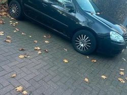 Schwarz Gebraucht 2006 VW Golf V Limousine | 1.699 € (Fairer Preis)