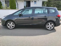 Schwarz Gebraucht 2016 Opel Zafira Van / Kleinbus | 10.700 € (Guter Preis)