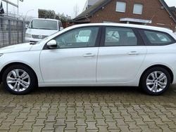Weiß Gebraucht 2021 Peugeot 308 Active Kombi | 14.900 € (Fairer Preis)