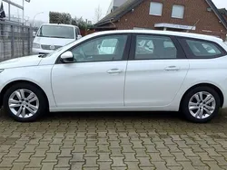 Weiß Gebraucht 2021 Peugeot 308 Active Kombi | 14.900 € (Fairer Preis)