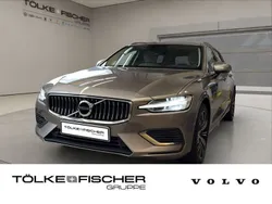 Pebble grey / (metallic) Gebraucht 2022 Volvo V60 Plus Kombi | 30.849 € (Fairer Preis)