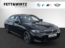 Saphirschwarz metallic Gebraucht 2024 BMW 330e M Sport Limousine | 45.500 € (Fairer Preis)