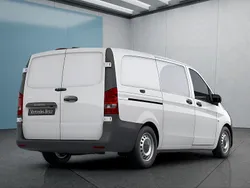 Weiß Gebraucht 2023 Mercedes Vito Van / Kleinbus | 31.149 € (Guter Preis)