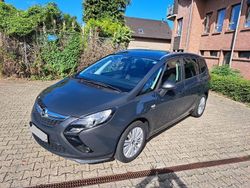 Grau Gebraucht 2016 Opel Zafira Tourer Innovation Van / Kleinbus | 9.999 € (Fairer Preis)