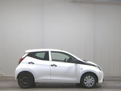 Weiss Gebraucht 2021 Toyota Aygo Business Edition Kleinwagen | 9.280 € (Fairer Preis)