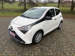 Weiß Gebraucht 2021 Toyota Aygo Kleinwagen | 9.990 € (Fairer Preis)