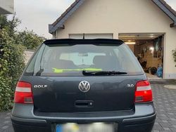 Grau Gebraucht 2004 VW Golf IV Limousine | 2.700 €