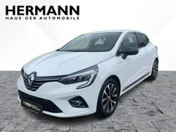 Weiß Gebraucht 2023 Renault Clio V Techno Limousine | 14.299 € (Guter Preis)