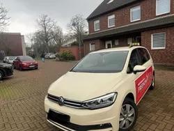 Gelb Gebraucht 2023 VW Touran Van / Kleinbus | 23.300 € (Guter Preis)