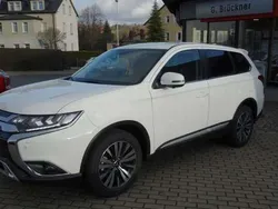 Perlmuttweiß Gebraucht 2020 Mitsubishi Outlander Diamant Edition SUV | 22.390 € (Fairer Preis)