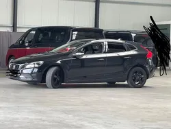Schwarz Gebraucht 2015 Volvo V40 Momentum Kombi | 5.390 € (Superpreis)