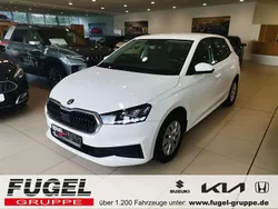 Candyweiss Gebraucht 2022 Skoda Fabia Ambition Limousine | 14.999 € (Fairer Preis)