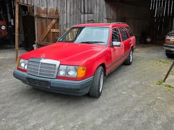 Rot Gebraucht 1988 Mercedes E230 Kombi | 1.650 €