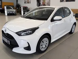 Weiß Gebraucht 2023 Toyota Yaris Comfort Limousine | 16.850 € (Fairer Preis)