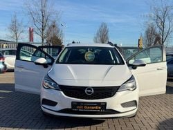 Weiß Gebraucht 2016 Opel Astra Eco Kombi | 7.499 € (Fairer Preis)
