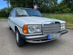 Weiß Gebraucht 1977 Mercedes 200 Limousine | 7.700 €
