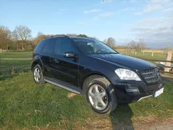 Schwarz Gebraucht 2011 Mercedes ML350 SUV | 9.900 € (Guter Preis)