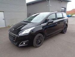 Schwarz Gebraucht 2016 Peugeot 5008 Active Van / Kleinbus | 6.999 € (Guter Preis)