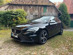 Schwarz Gebraucht 2018 Volvo V40 R-Design Kombi | 15.600 € (Etwas zu teuer)