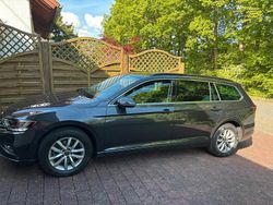 Grau Gebraucht 2023 VW Passat Kombi | 26.500 € (Guter Preis)