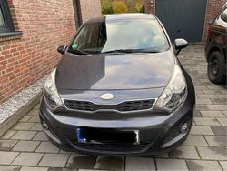 Grau Gebraucht 2013 Kia Rio Edition 7 Limousine | 5.190 € (Fairer Preis)