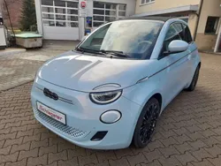Colore esterno (himmel blau) Gebraucht 2022 Fiat 500e La Prima Cabrio | 19.950 € (Guter Preis)