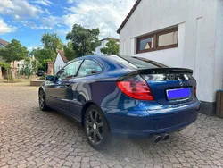 Blau Gebraucht 2002 Mercedes C200 Edition Coupé | 2.999 €