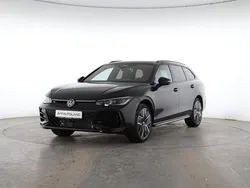 Grenadillschwarz Gebraucht 2025 VW Passat R-line Kombi | 58.900 €