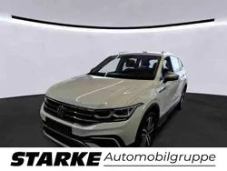 Weiß (oryxweiß perlmutteffekt) Gebraucht 2022 VW Tiguan Allspace Elegance SUV | 31.730 € (Fairer Preis)