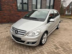 Silber Gebraucht 2011 Mercedes B180 Van / Kleinbus | 6.099 €