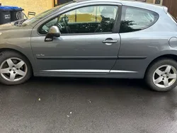 Grau Gebraucht 2009 Peugeot 207 Urban Move Limousine | 1.000 € (Superpreis)