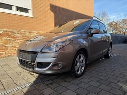 Gold Gebraucht 2010 Renault Scénic III Luxe Van / Kleinbus | 6.199 € (Fairer Preis)