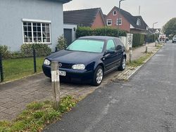 Blau Gebraucht 2003 VW Golf IV Kleinwagen | 1.550 € (Etwas zu teuer)