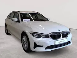 Alpinweiß Gebraucht 2021 BMW 330e Advantage Kombi | 23.590 € (Guter Preis)