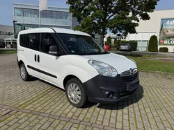 Weiß Gebraucht 2018 Opel Combo Selection Van / Kleinbus | 6.400 € (Fairer Preis)