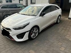 Weiß Gebraucht 2024 Kia ProCeed GT Kleinwagen | 30.000 € (Fairer Preis)