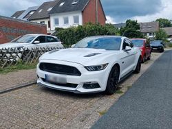 Weiß Gebraucht 2016 Ford Mustang Coupé | 28.000 €