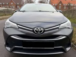 Grau Gebraucht 2015 Toyota Avensis Comfort Kombi | 10.500 € (Guter Preis)