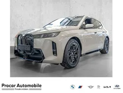 Dune grey metallic Neu 2025 BMW iX M Sport SUV | 109.500 € (Superpreis)