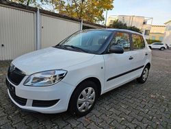 Weiß Gebraucht 2012 Skoda Fabia Cool Edition Limousine | 4.399 € (Fairer Preis)