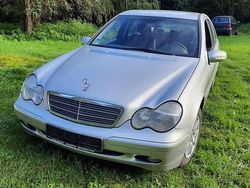 Silber Gebraucht 2002 Mercedes C200 Classic Limousine | 3.100 € (Fairer Preis)