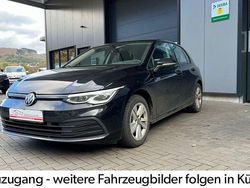 Schwarz Gebraucht 2020 VW Golf VIII Life Limousine | 17.490 € (Etwas zu teuer)