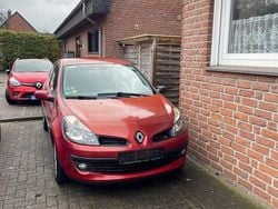 Rot Gebraucht 2007 Renault Clio II Dynamique Limousine | 600 € (Guter Preis)
