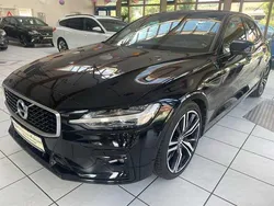 Schwarzmetallic (metallic) Gebraucht 2019 Volvo S60 R-Design Limousine | 21.900 € (Superpreis)